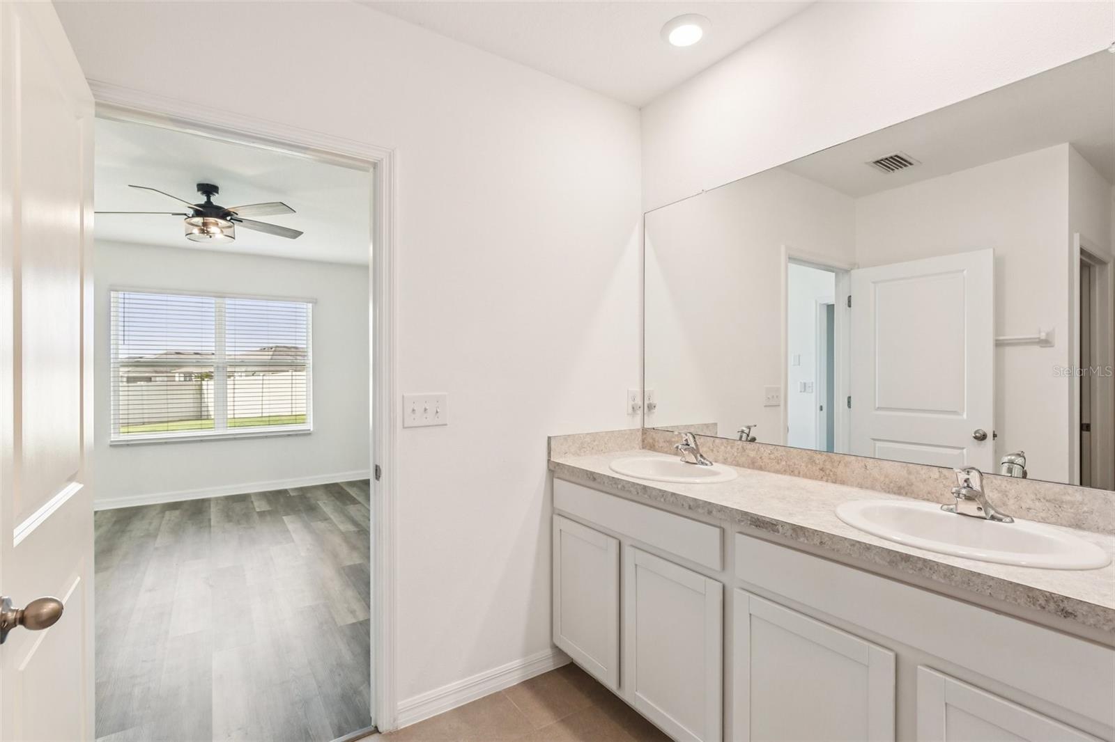 Listing photo id 17 for 10904 Tally Fawn Loop