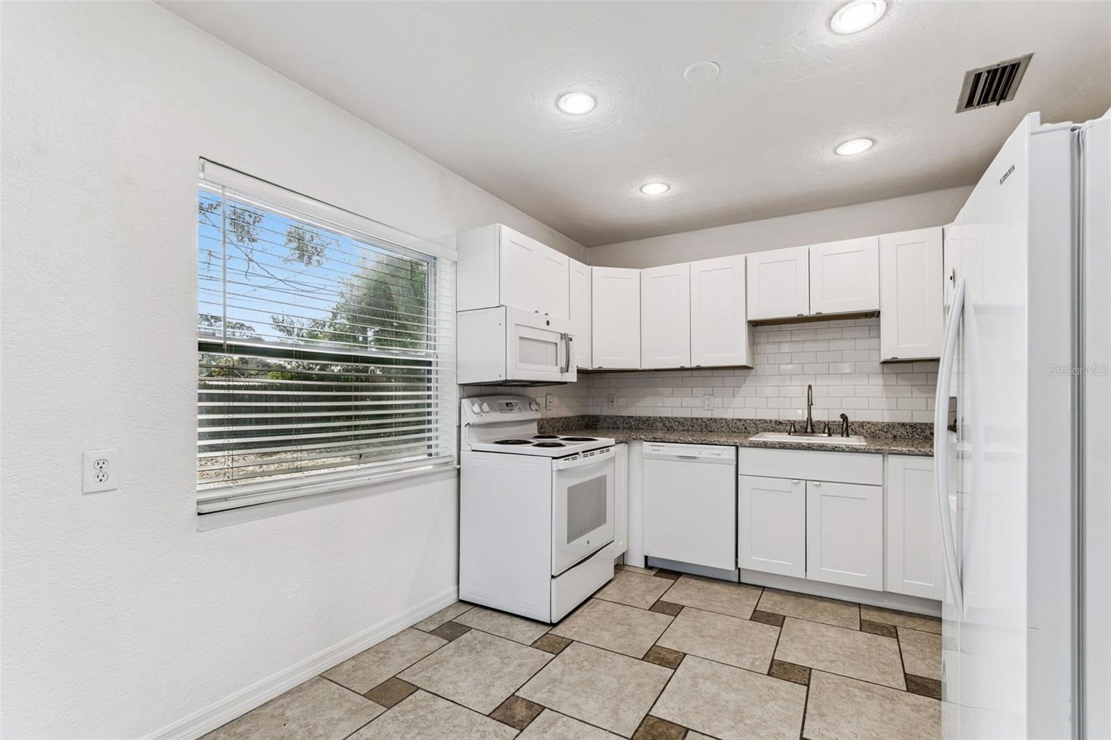 Image 17 of 53 For 10898 111th Place N