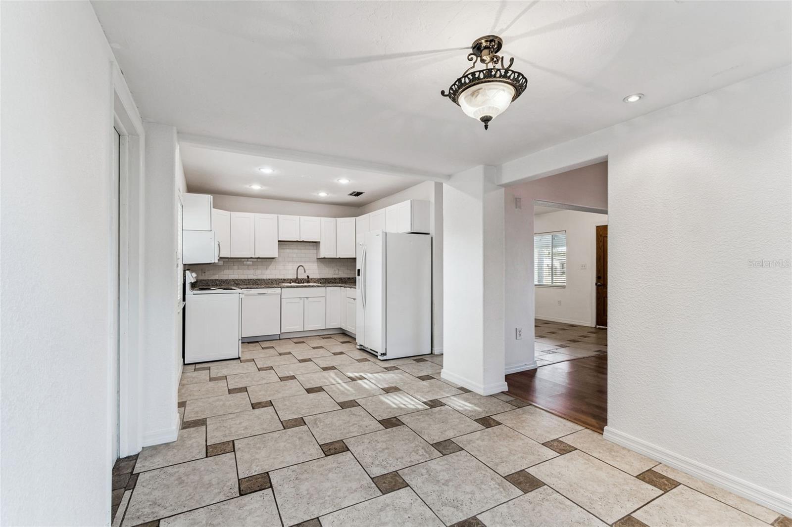 Image 18 of 53 For 10898 111th Place N