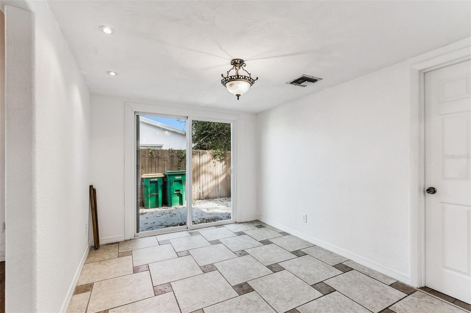 Image 20 of 53 For 10898 111th Place N