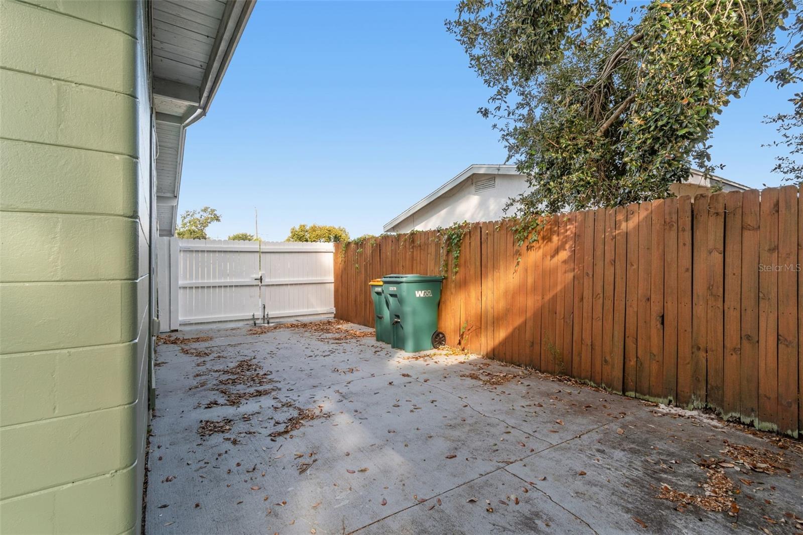 Image 38 of 53 For 10898 111th Place N