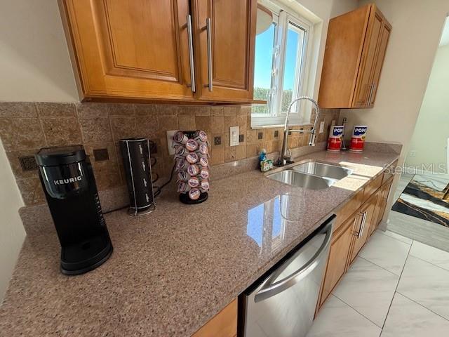 Image 10 of 26 For 520 Mcarthur Avenue