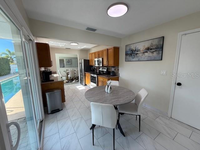 Image 11 of 26 For 520 Mcarthur Avenue