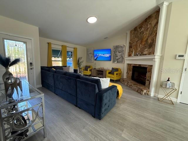 Image 3 of 26 For 520 Mcarthur Avenue