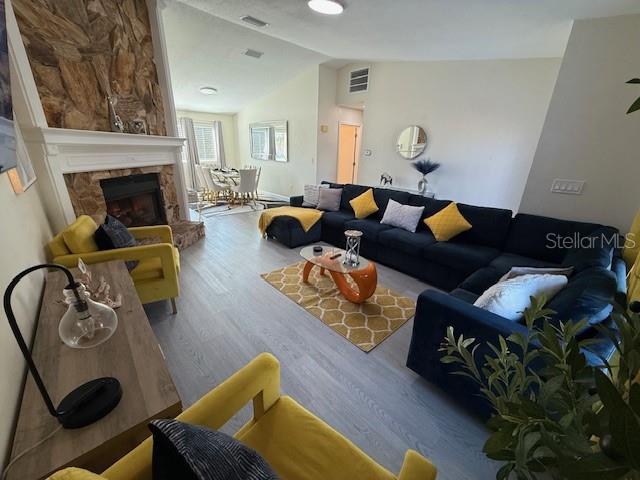 Image 5 of 26 For 520 Mcarthur Avenue