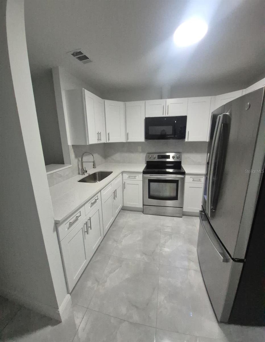 Image 11 of 21 For 7128 Oakwood Dr  2