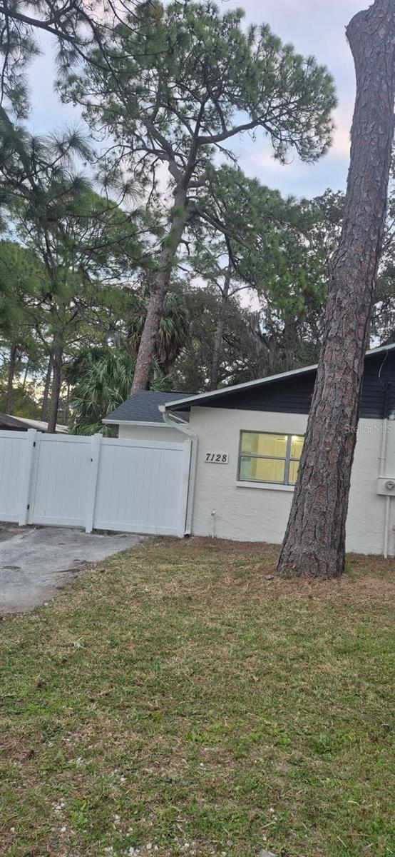 Image 12 of 21 For 7128 Oakwood Dr  2