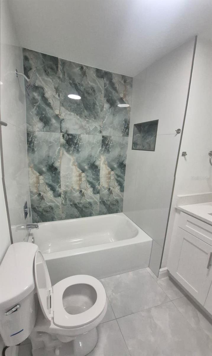 Image 13 of 21 For 7128 Oakwood Dr  2