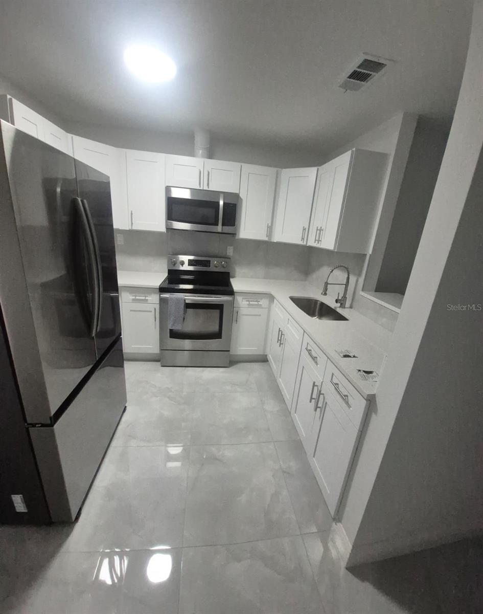 Image 5 of 21 For 7128 Oakwood Dr  2