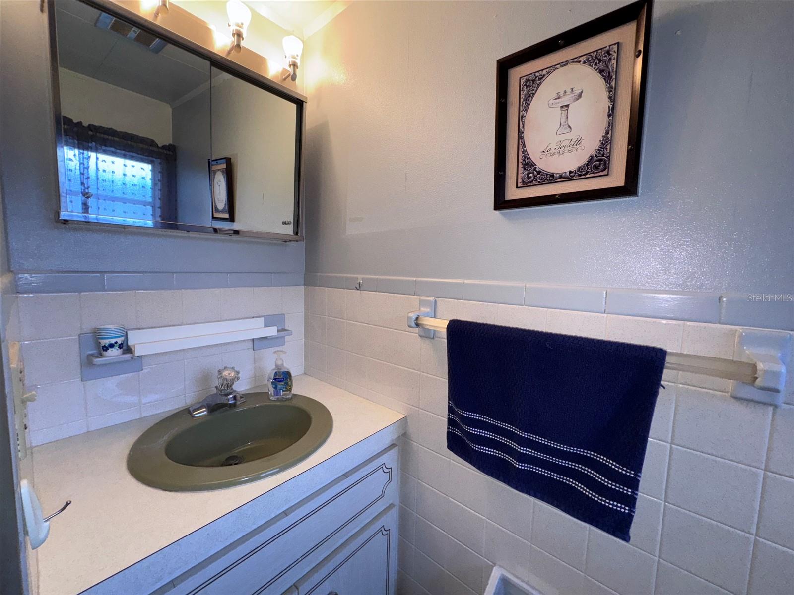 Listing photo id 10 for 2331 Belleair Road 904