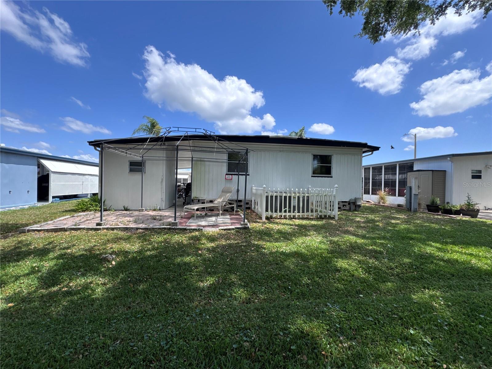 Listing photo id 19 for 2331 Belleair Road 904