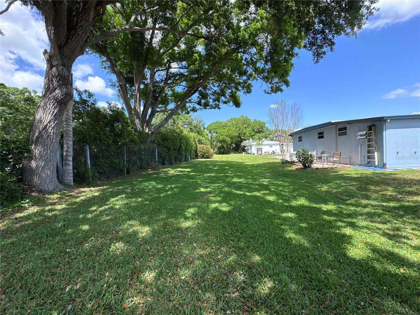 Listing photo id 20 for 2331 Belleair Road 904