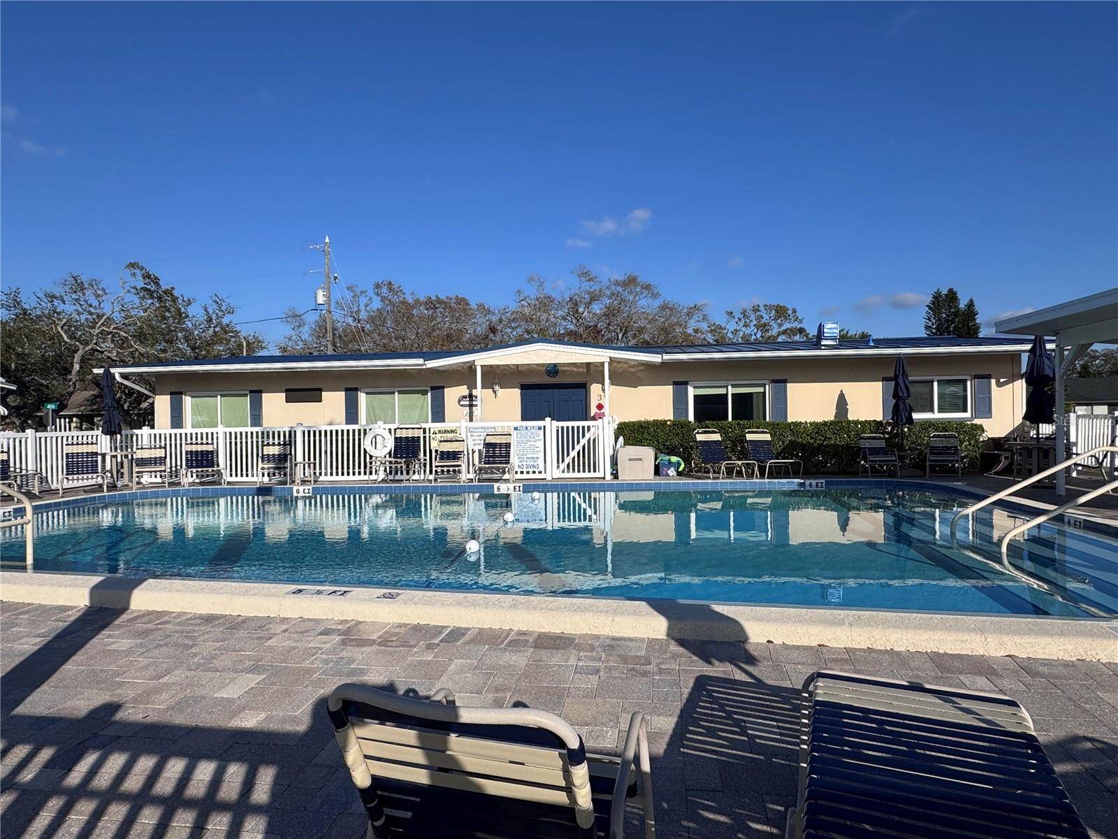 Listing photo id 25 for 2331 Belleair Road 904