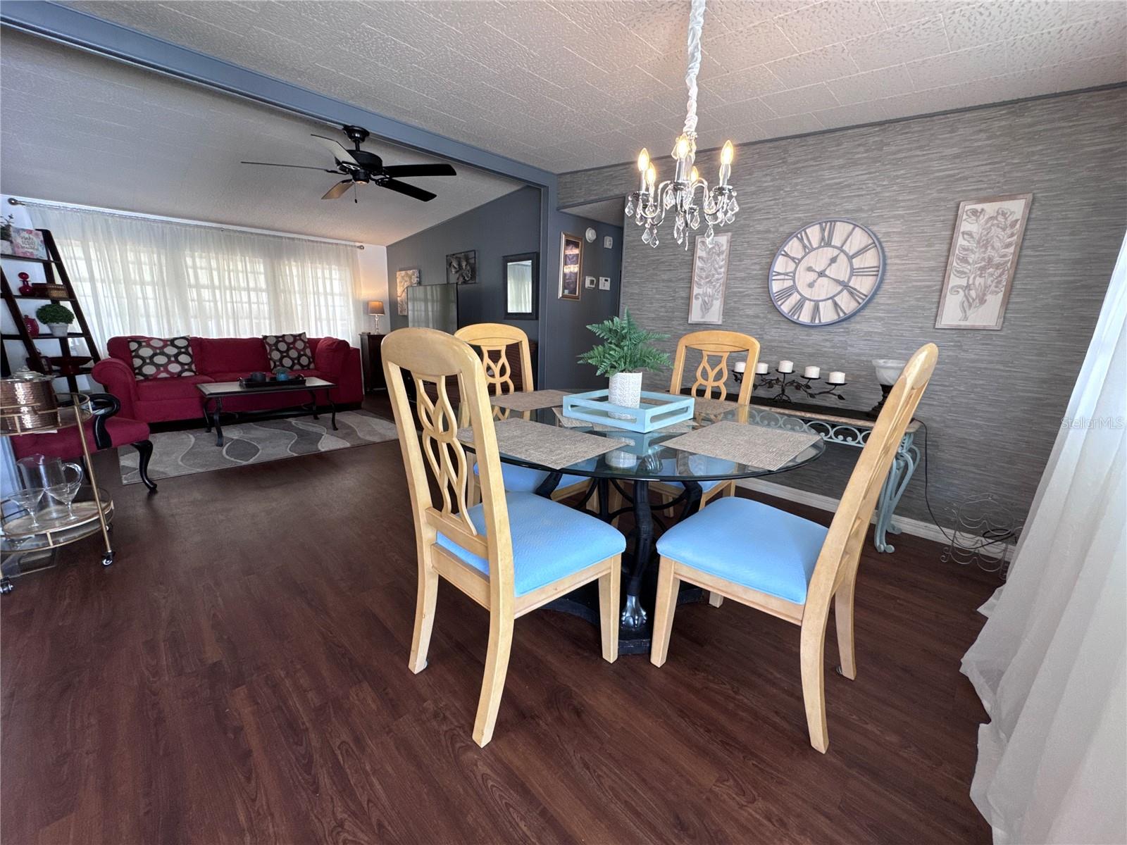 Listing photo id 3 for 2331 Belleair Road 904