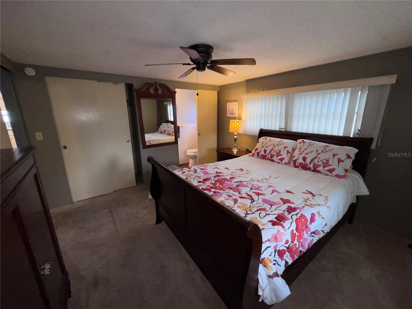 Listing photo id 7 for 2331 Belleair Road 904