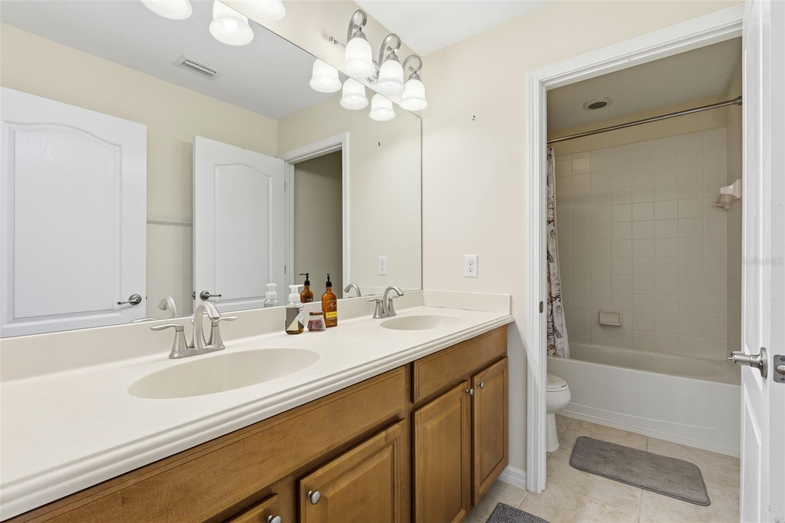 Image 27 of 53 For 13801 Chalk Hill Place