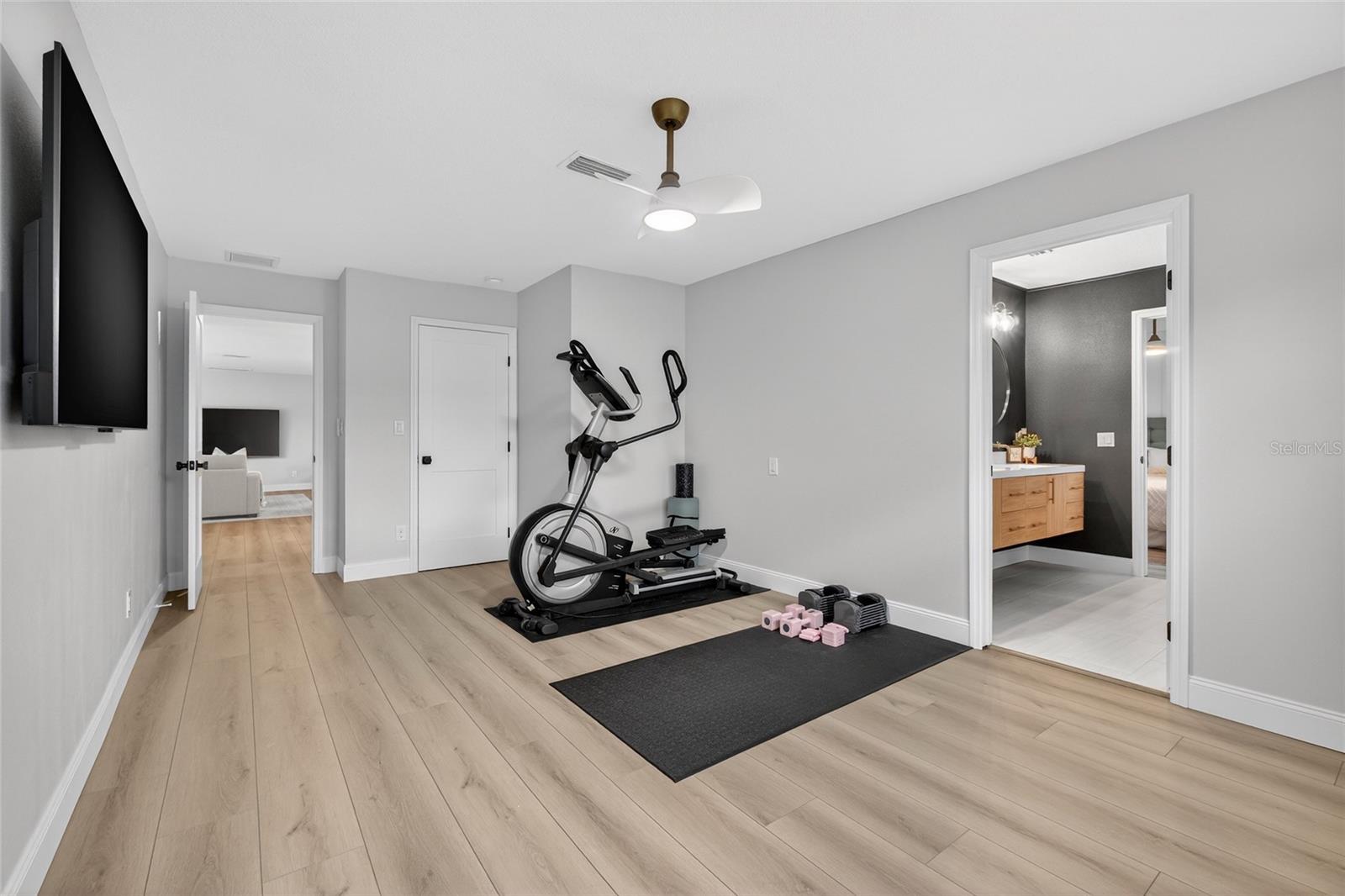 Image 22 of 60 For 2000 Kansas Avenue Ne