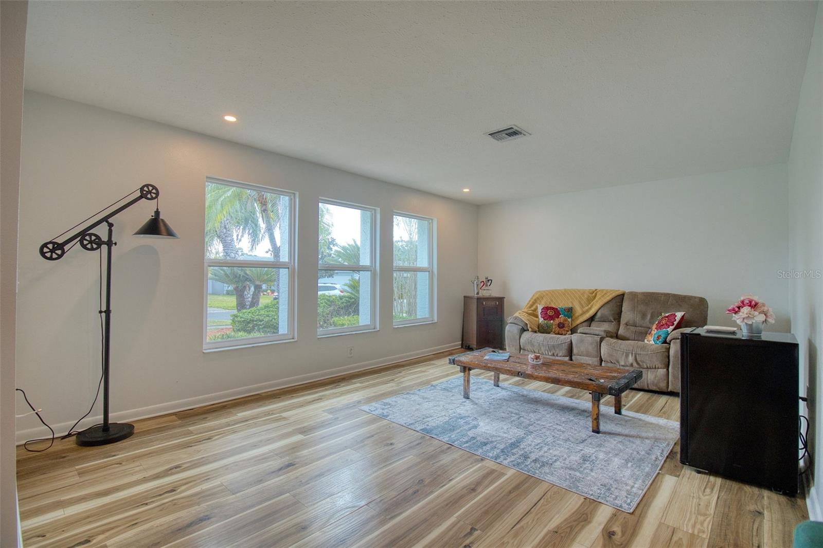 Image 5 of 42 For 1496 Seaspray Lane