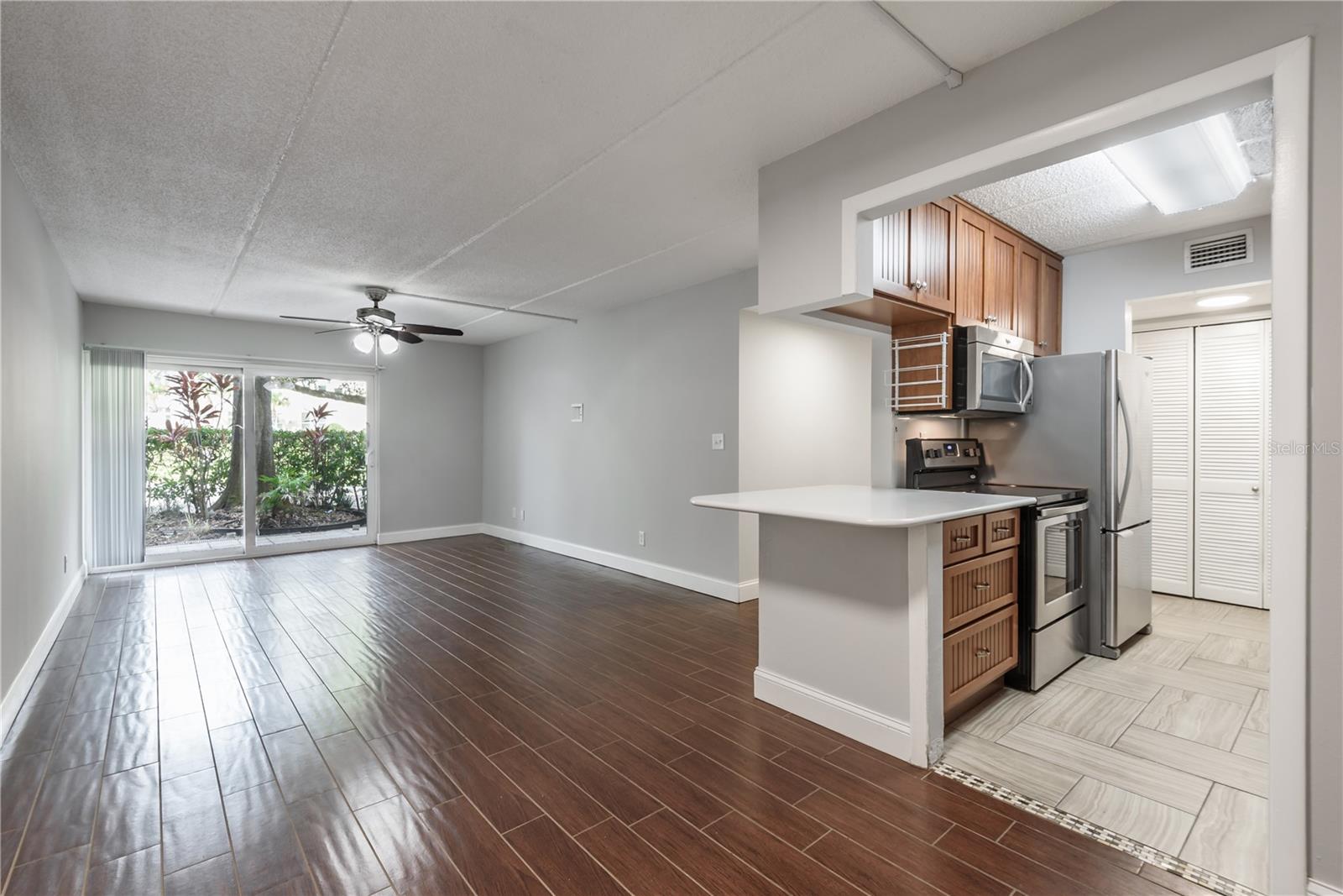 Image 7 of 31 For 3325 Bayshore Boulevard A17