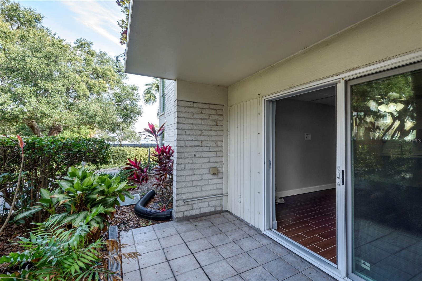 Image 9 of 31 For 3325 Bayshore Boulevard A17