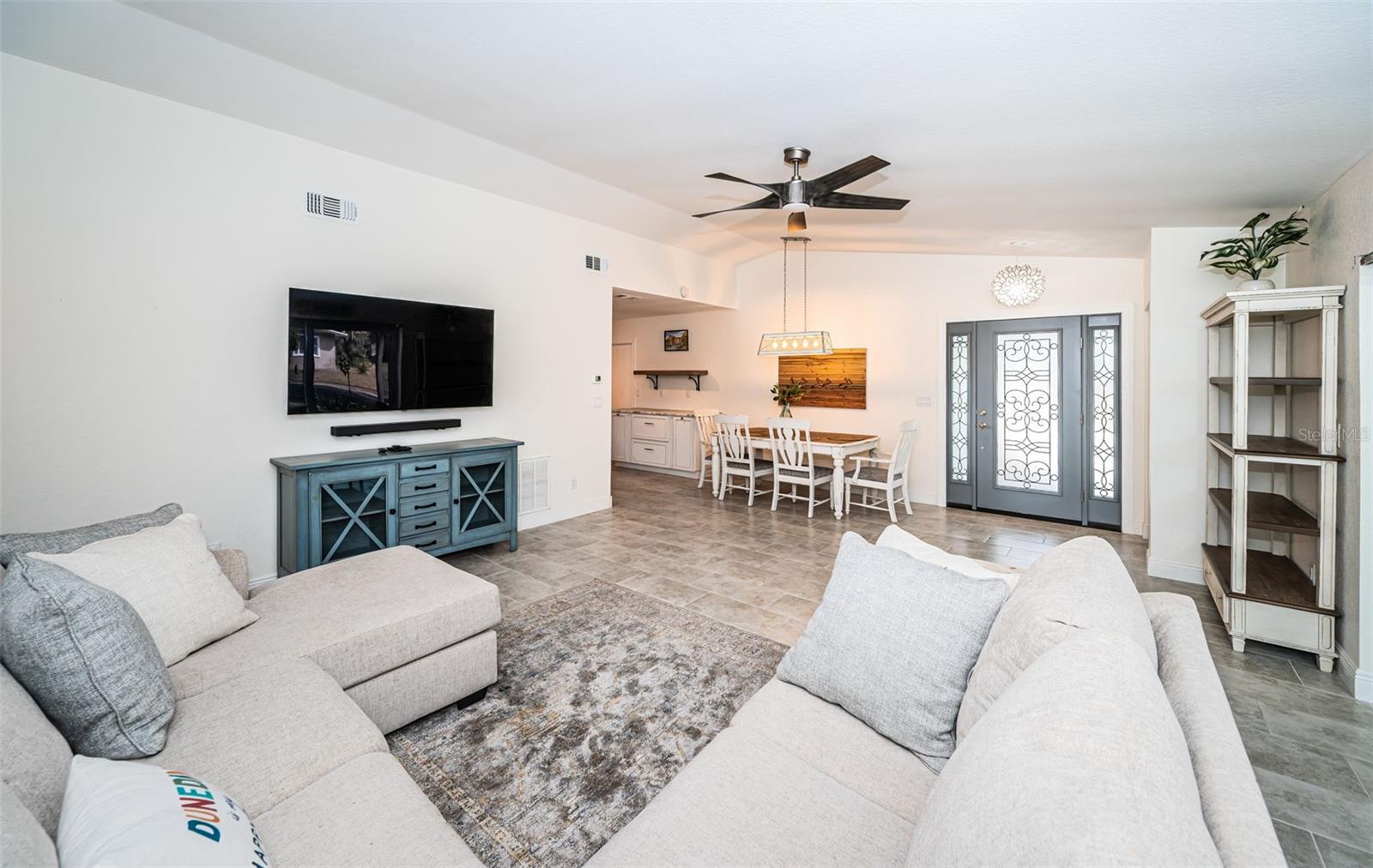 Image 14 of 40 For 969 Gulf View Boulevard