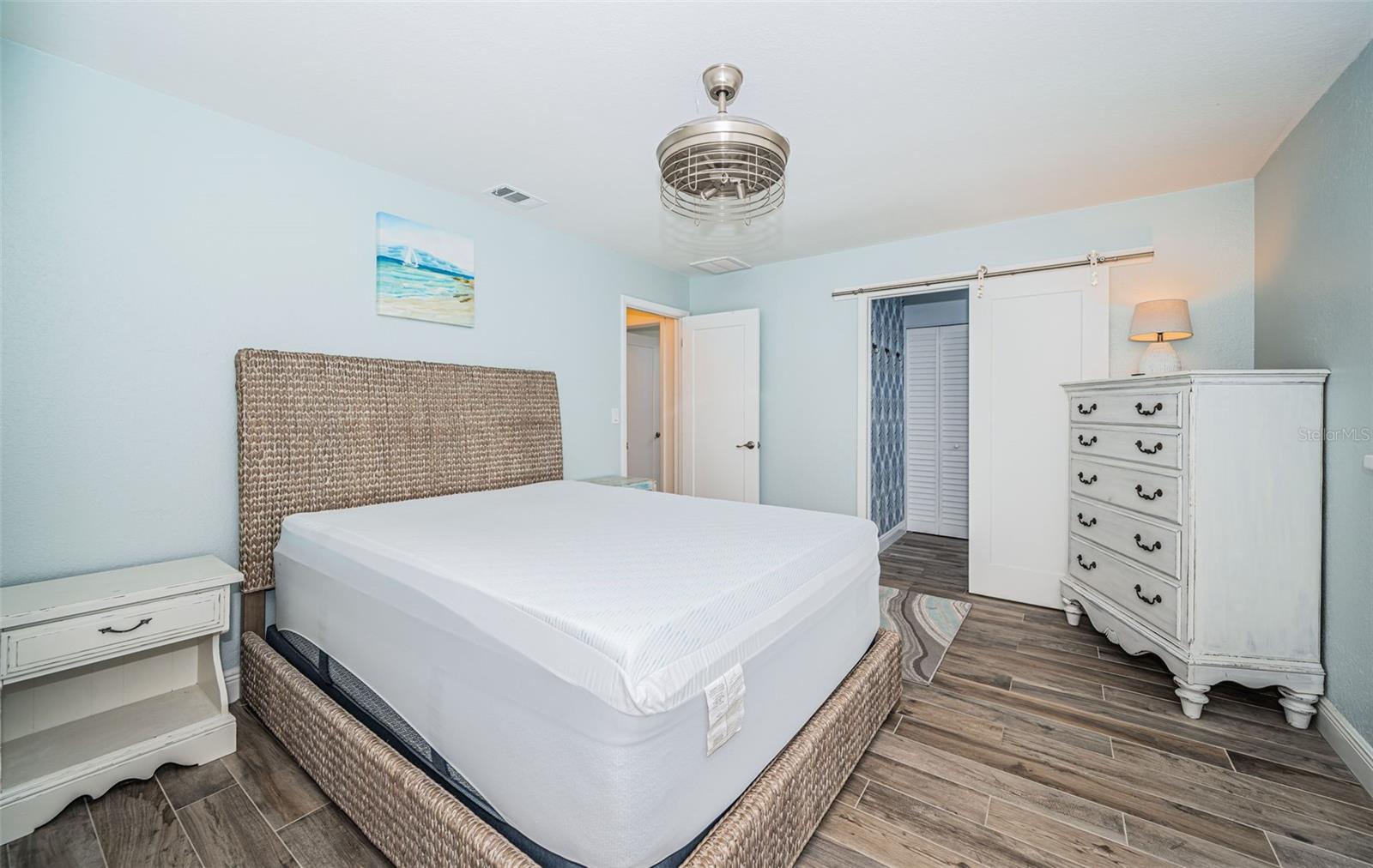 Image 24 of 40 For 969 Gulf View Boulevard