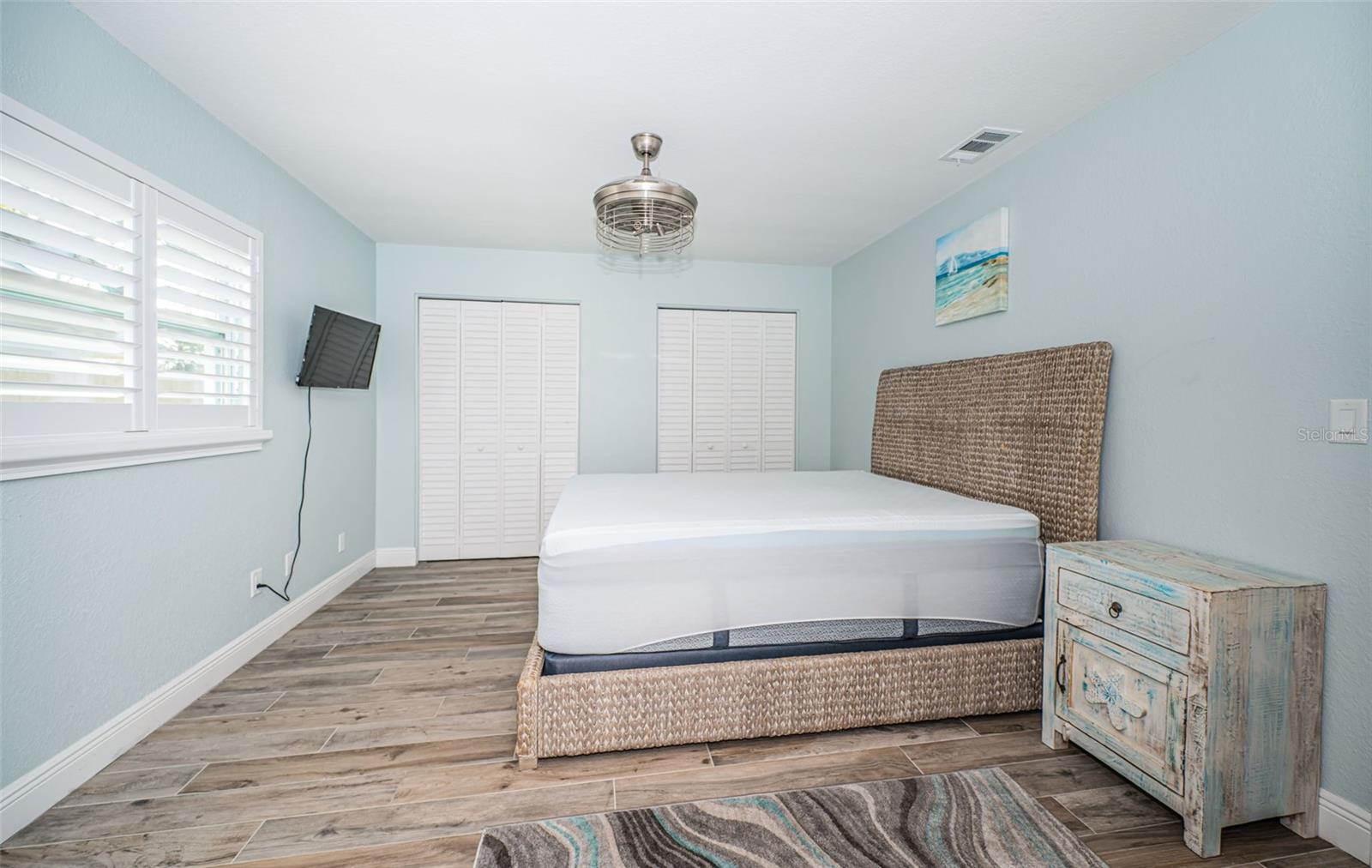 Image 25 of 40 For 969 Gulf View Boulevard