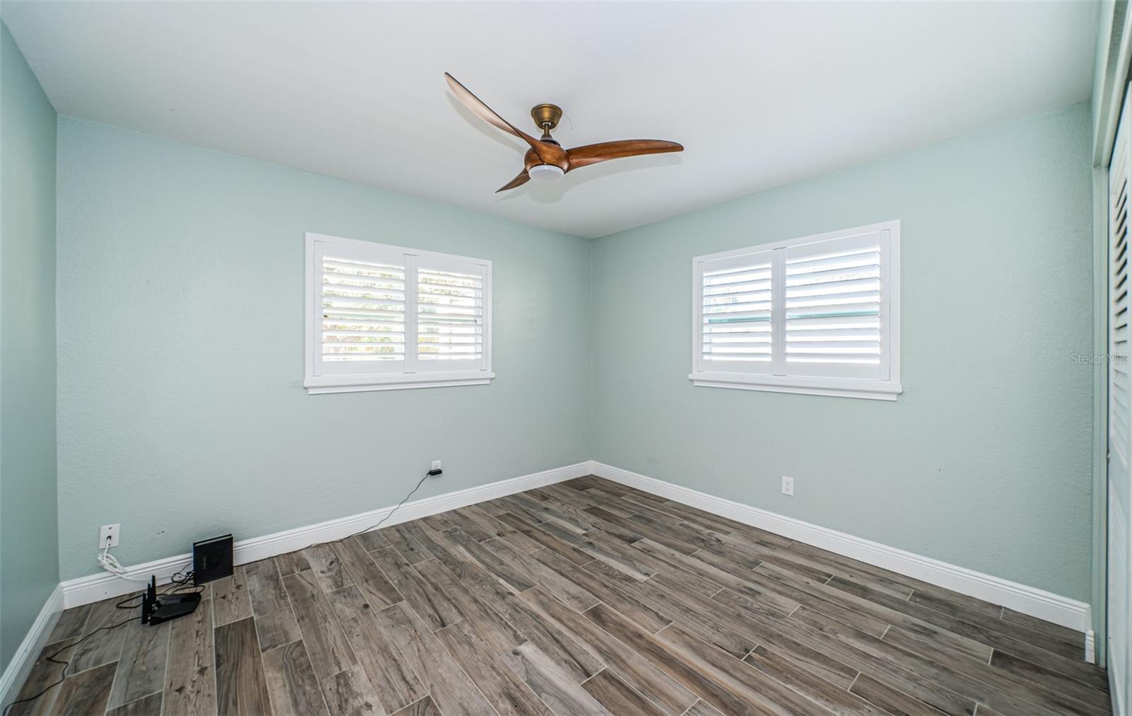 Image 27 of 40 For 969 Gulf View Boulevard