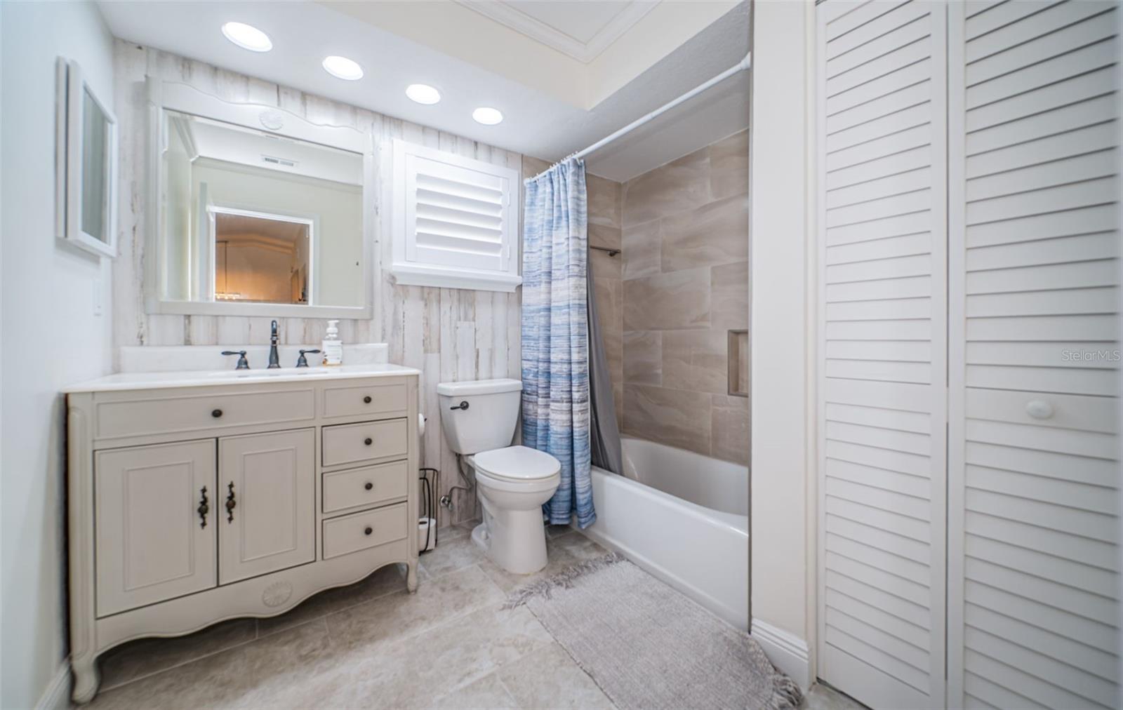 Image 29 of 40 For 969 Gulf View Boulevard