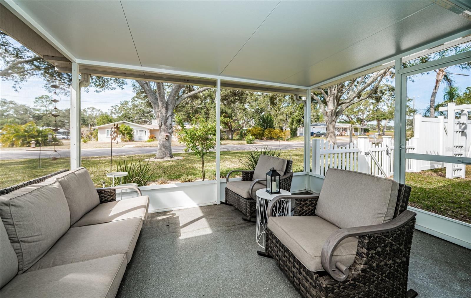 Image 30 of 40 For 969 Gulf View Boulevard