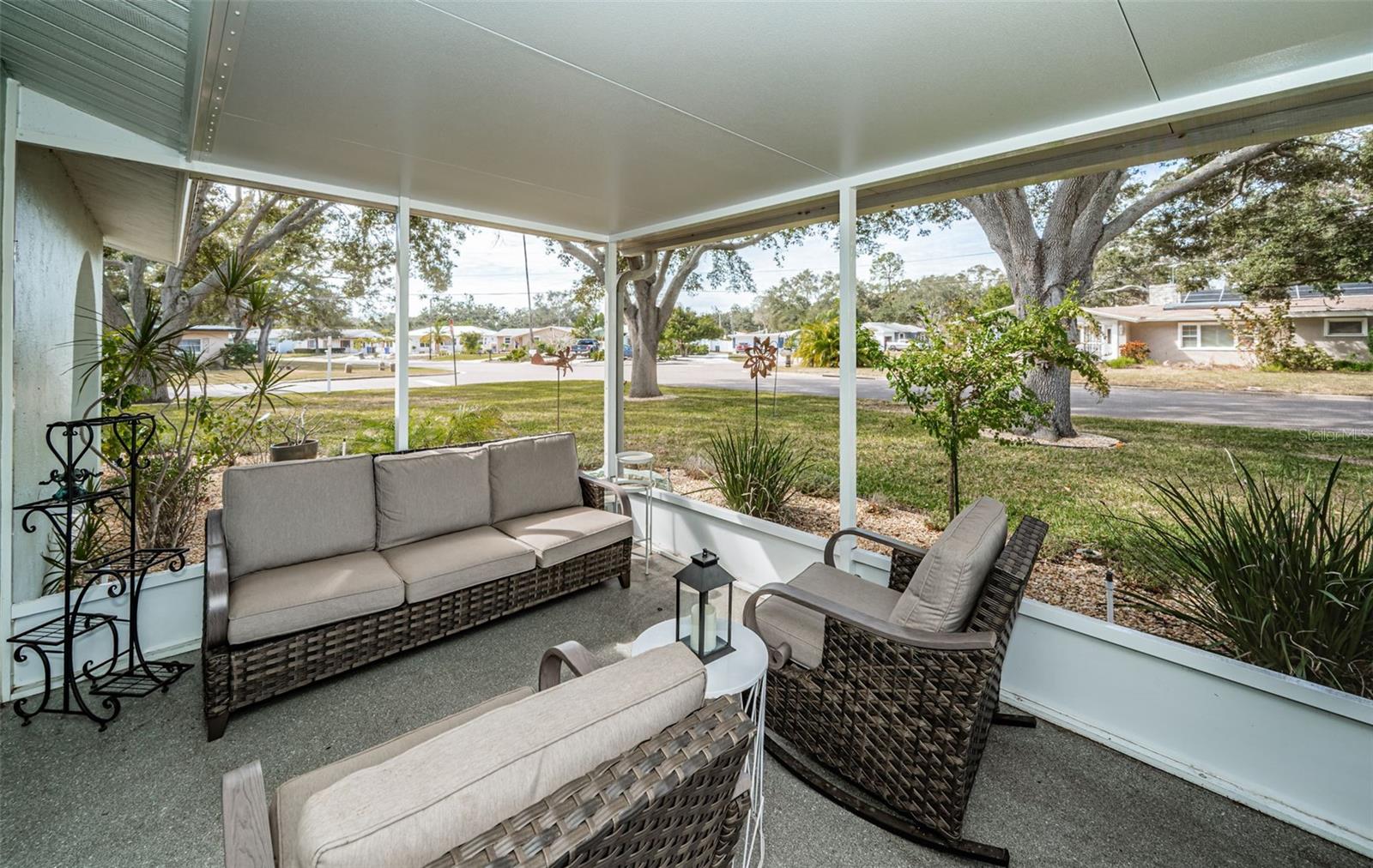 Image 31 of 40 For 969 Gulf View Boulevard