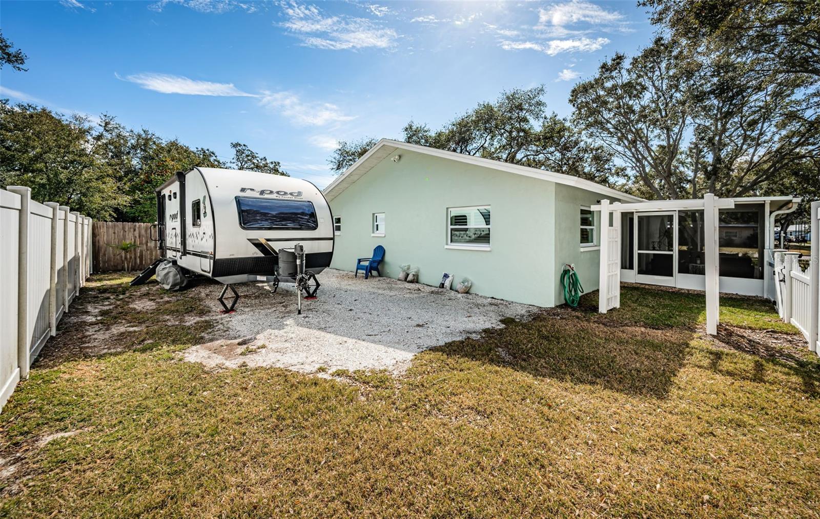 Image 37 of 40 For 969 Gulf View Boulevard