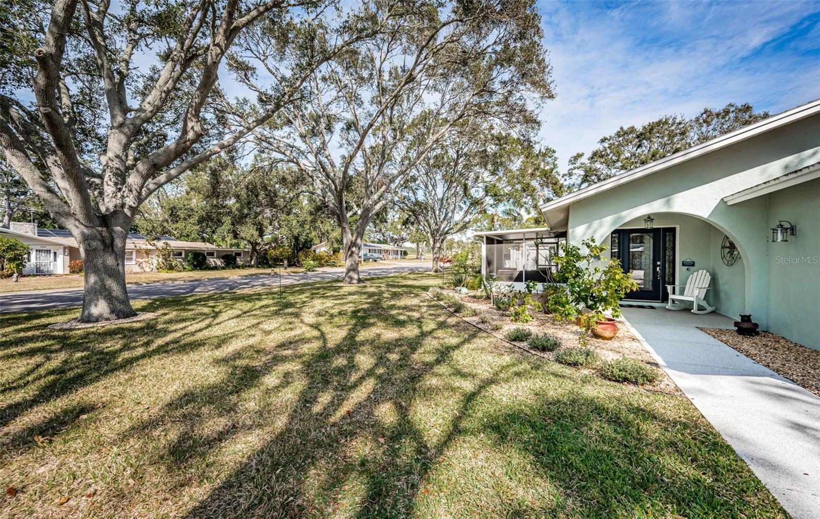 Image 8 of 40 For 969 Gulf View Boulevard