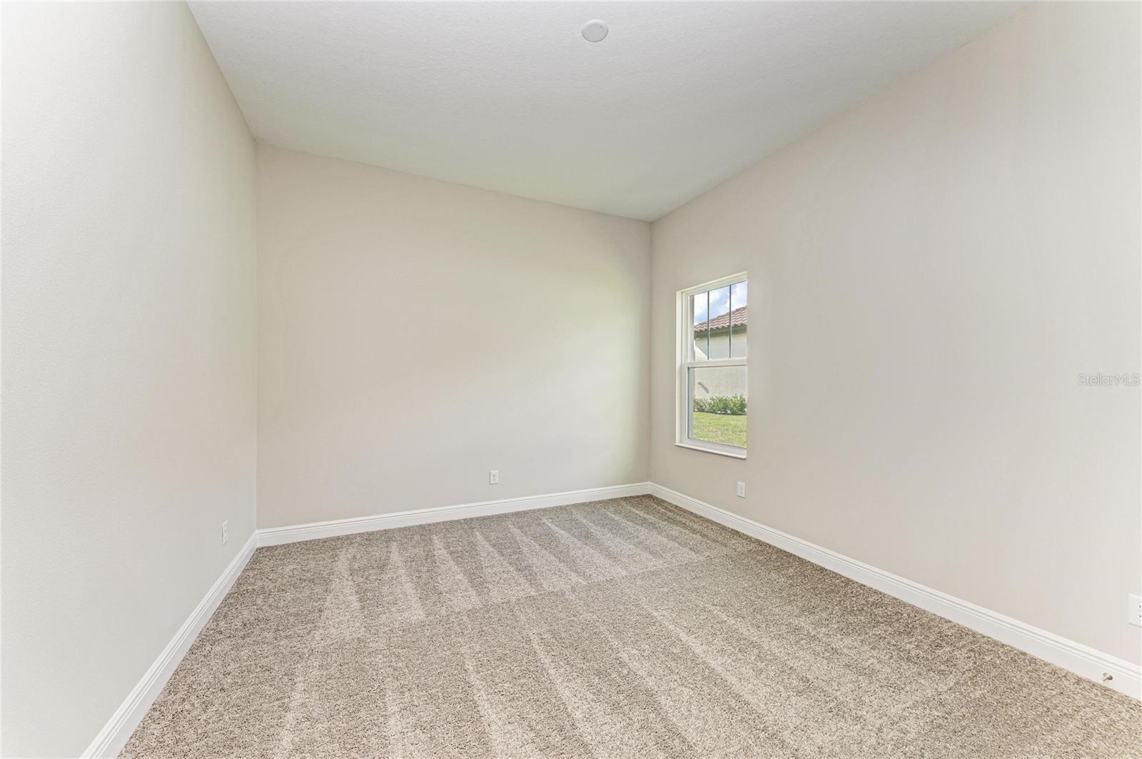 Image 25 of 46 For 10073 Meadowrun Drive