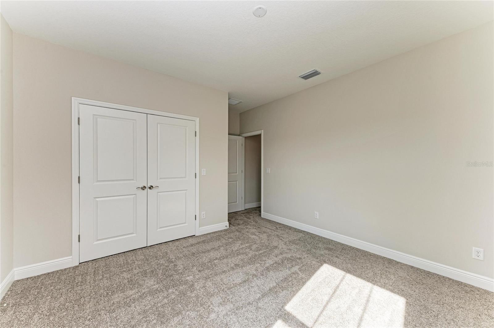 Image 32 of 46 For 10073 Meadowrun Drive