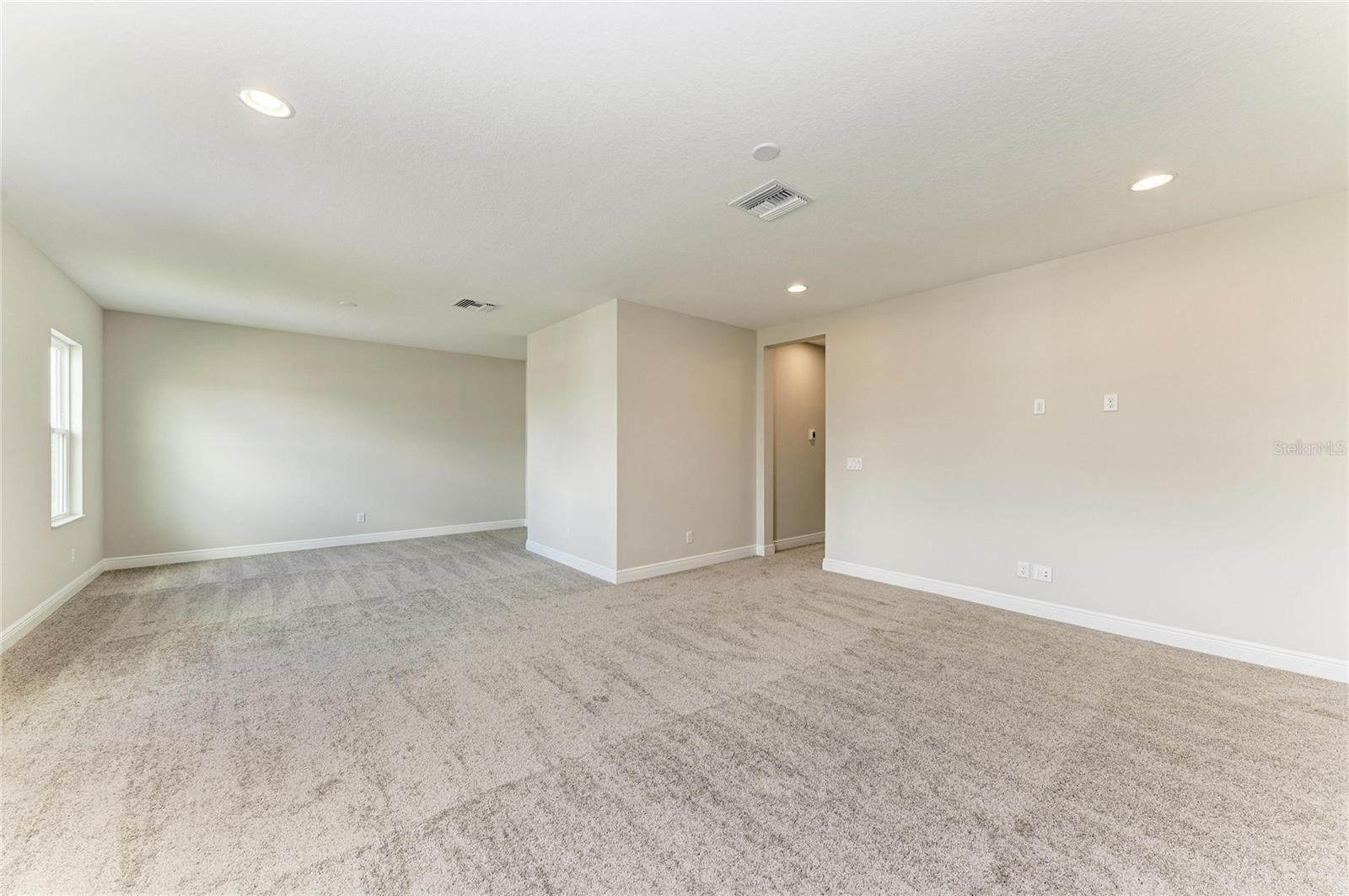 Image 40 of 46 For 10073 Meadowrun Drive