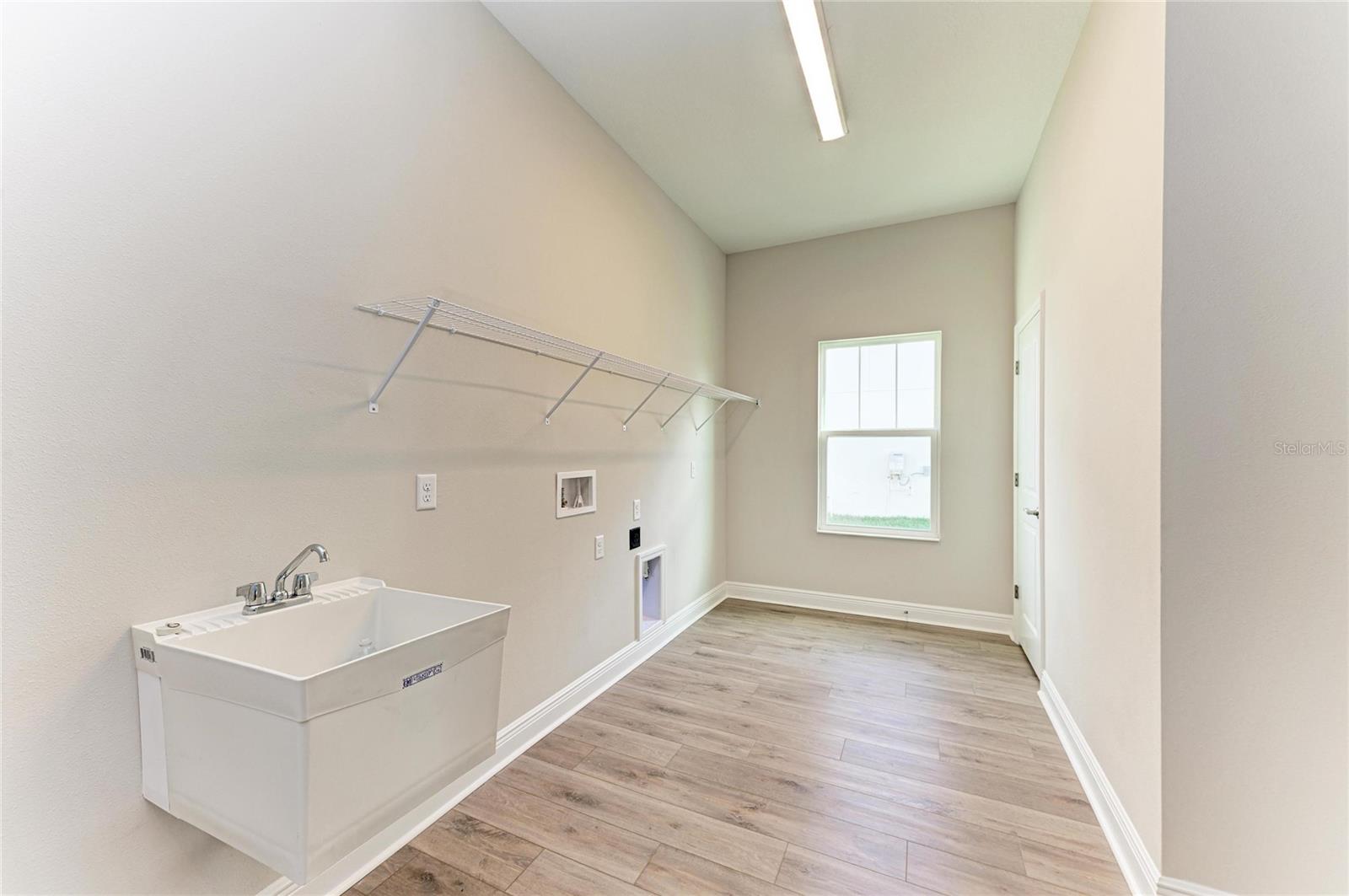 Image 43 of 46 For 10073 Meadowrun Drive