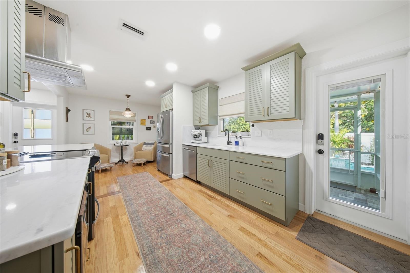 Image 14 of 90 For 1830 Main Street