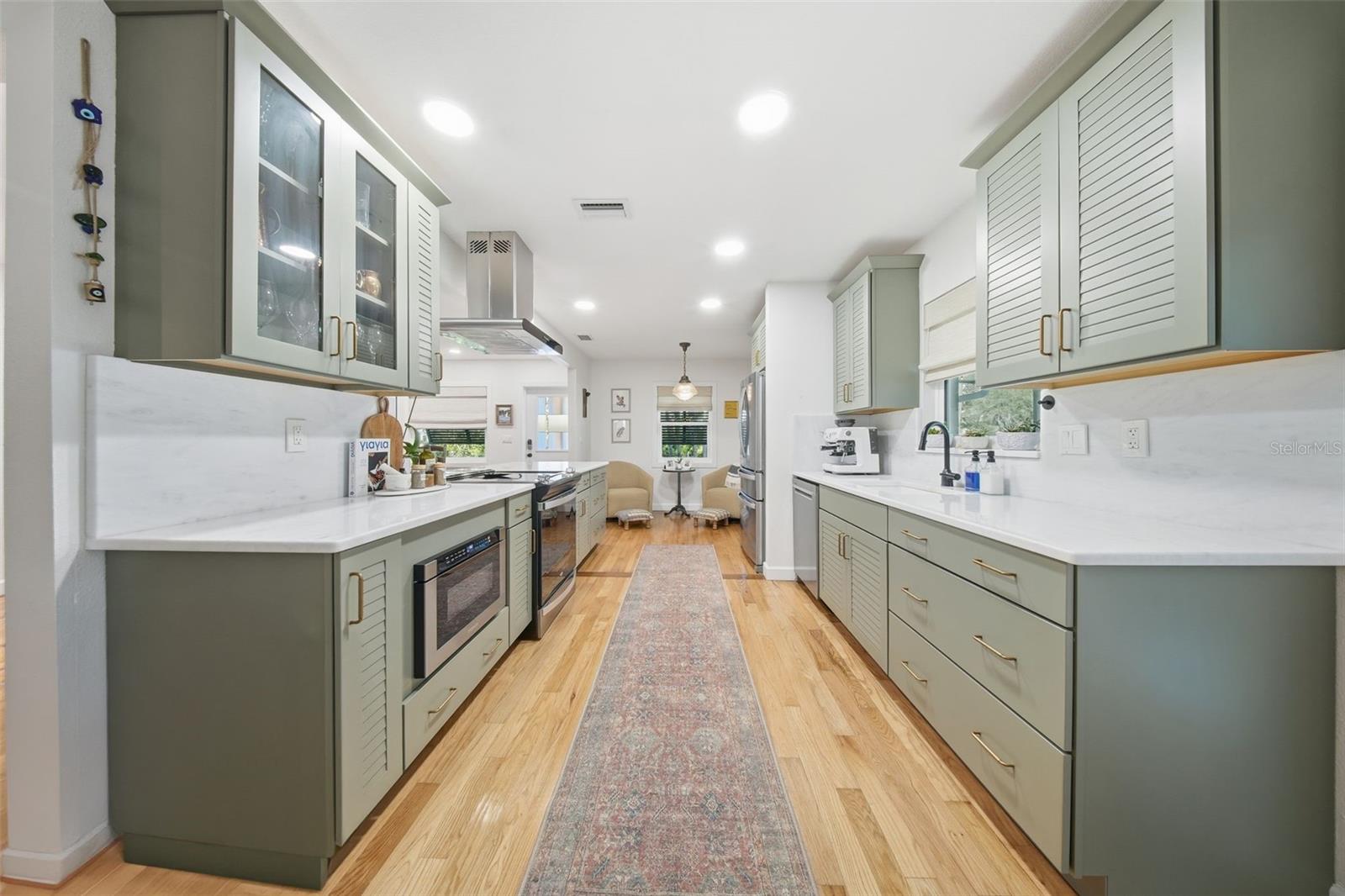 Image 18 of 90 For 1830 Main Street