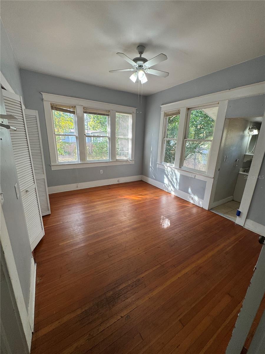 Image 14 of 27 For 1920 Paris Street