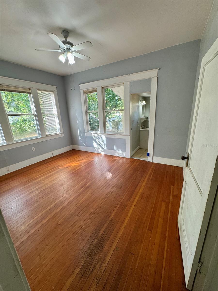 Image 15 of 27 For 1920 Paris Street