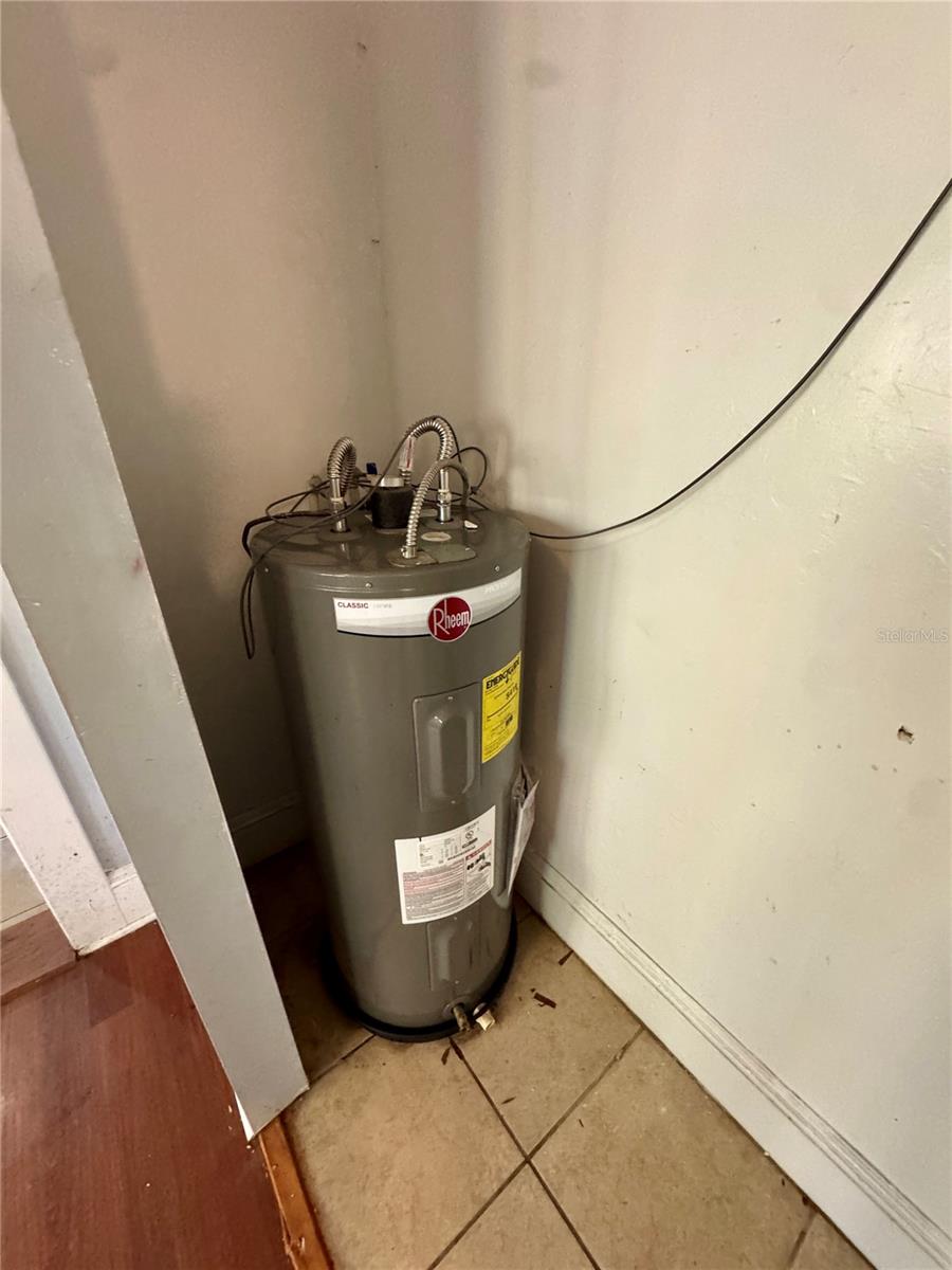 Image 22 of 27 For 1920 Paris Street