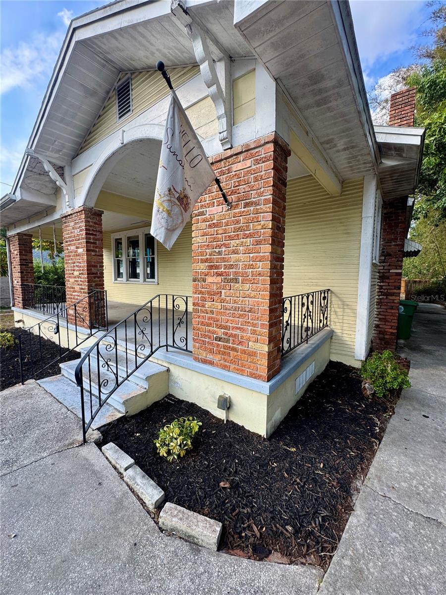 Image 3 of 27 For 1920 Paris Street