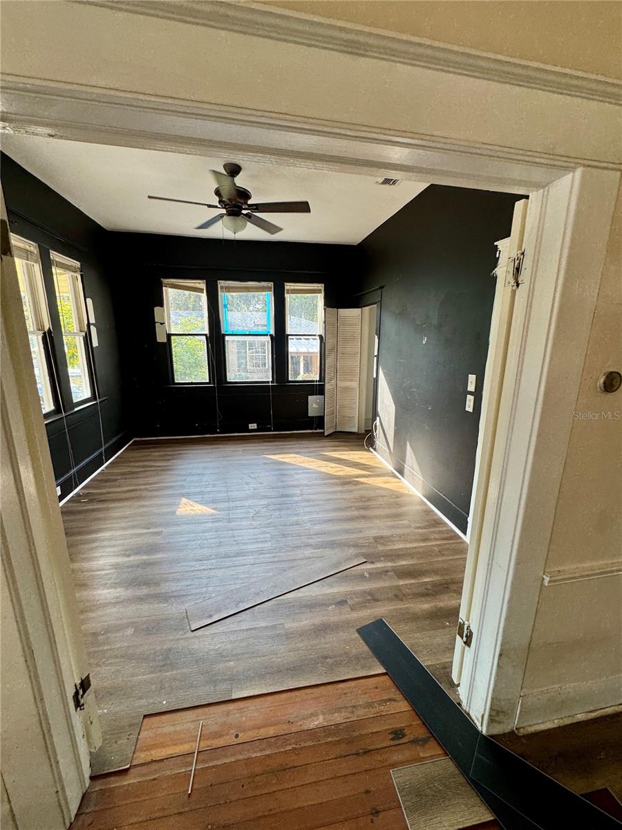 Image 7 of 27 For 1920 Paris Street