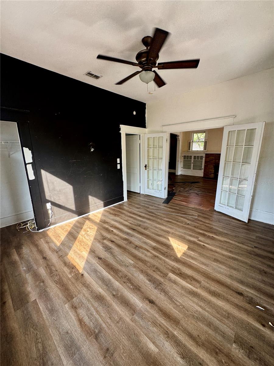 Image 8 of 27 For 1920 Paris Street