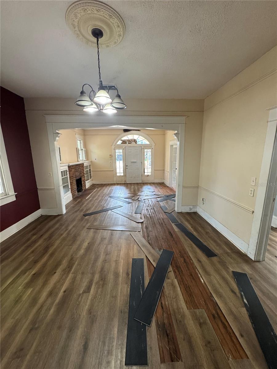 Image 9 of 27 For 1920 Paris Street