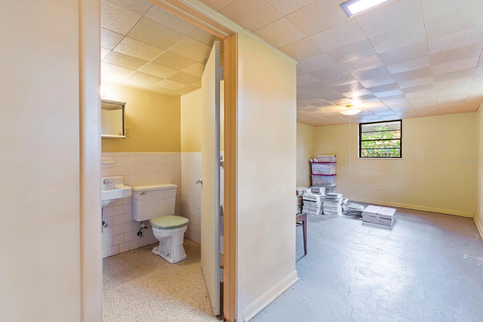 Image 43 of 67 For 617 Riverhills Drive