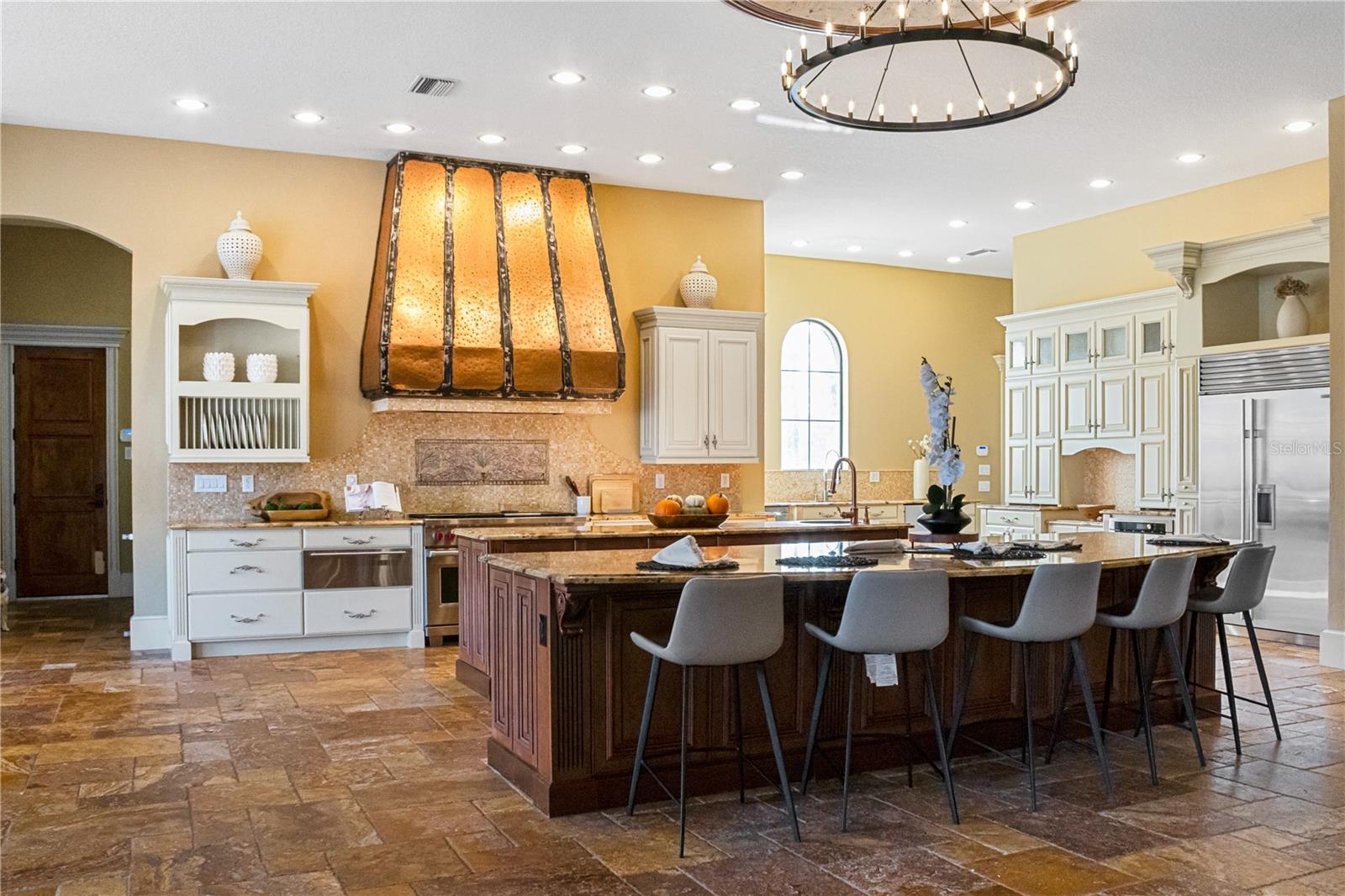 Listing photo id 11 for 10641 Broadland Pass