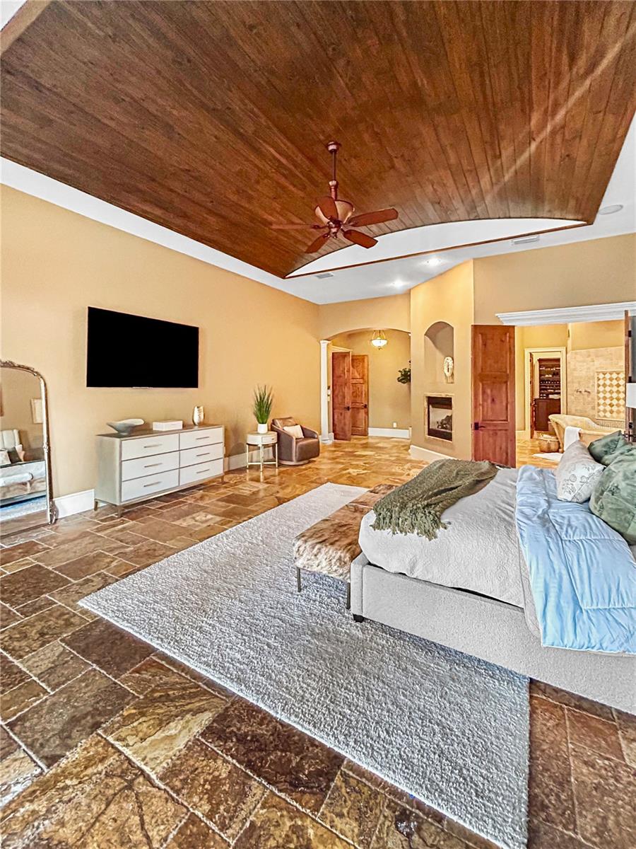 Listing photo id 15 for 10641 Broadland Pass