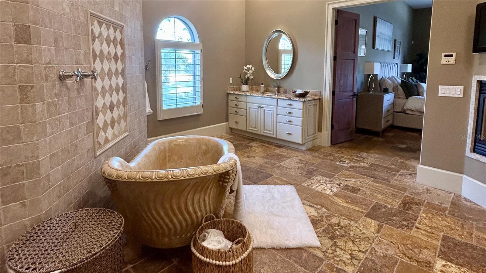 Listing photo id 16 for 10641 Broadland Pass